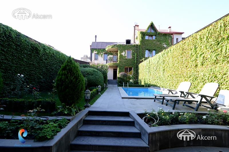 House · 6 rooms · 280 m² · Arabkir