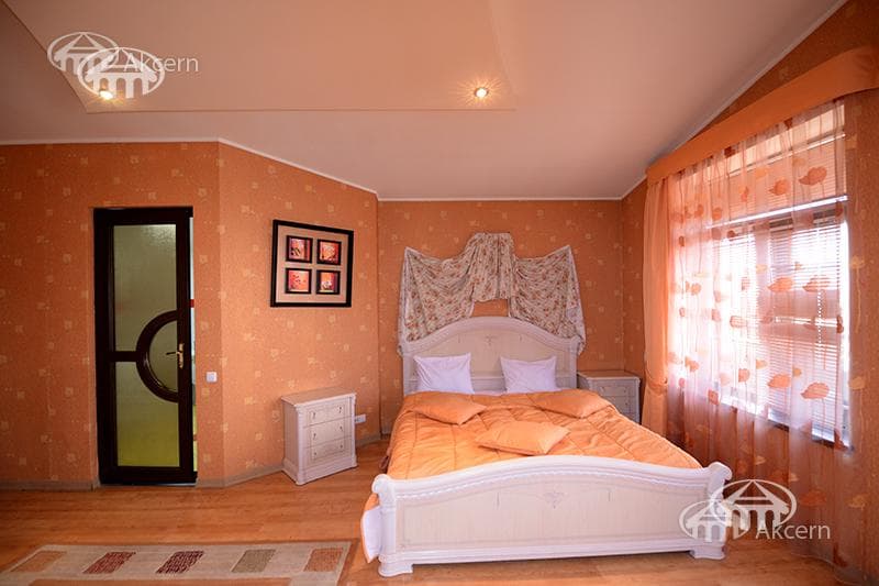 Hotel · 5 rooms · 540 m² · Kentron