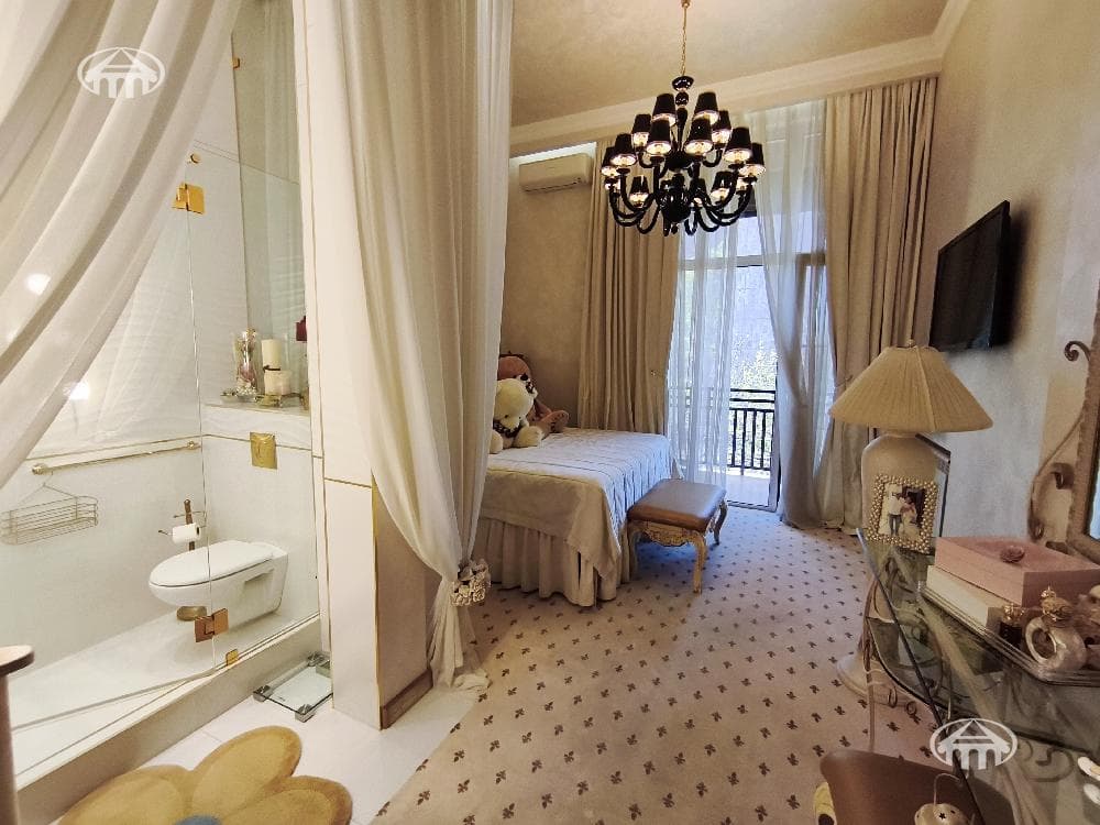 Apartment · 4 rooms · 210 m² · Kentron