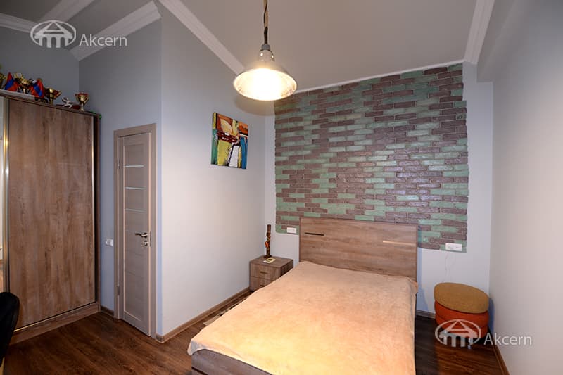Дом · 5 комн. · 540 м² · Кентрон