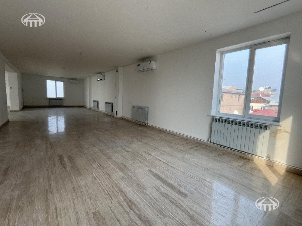 Hotel · 9 rooms · 956 m² · Kentron