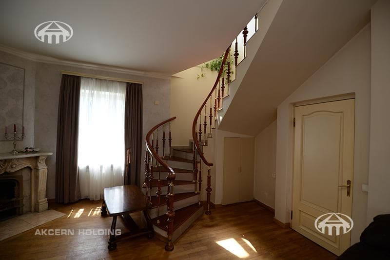 Mansion · 5 rooms · 209 m² · Kentron