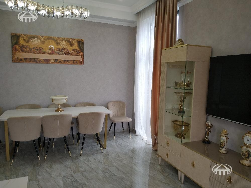 Apartment · 3 rooms · 82 m² · v. Arinj