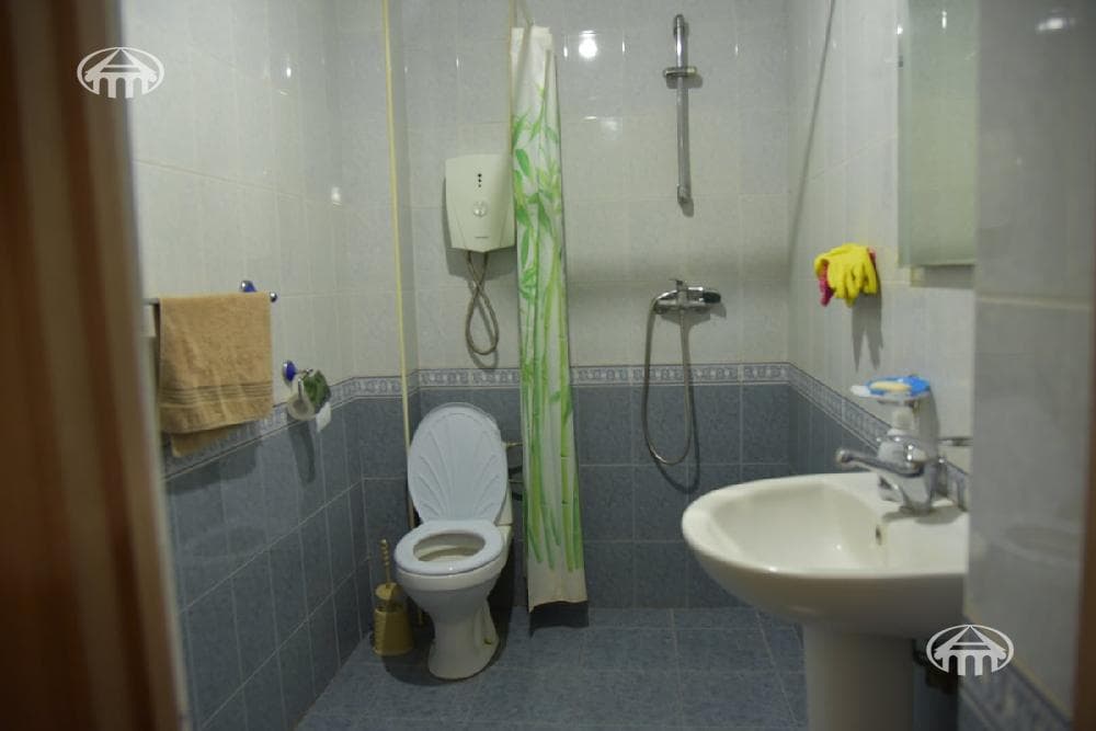 Գրասենյակ · 217 մ² · Կենտրոն