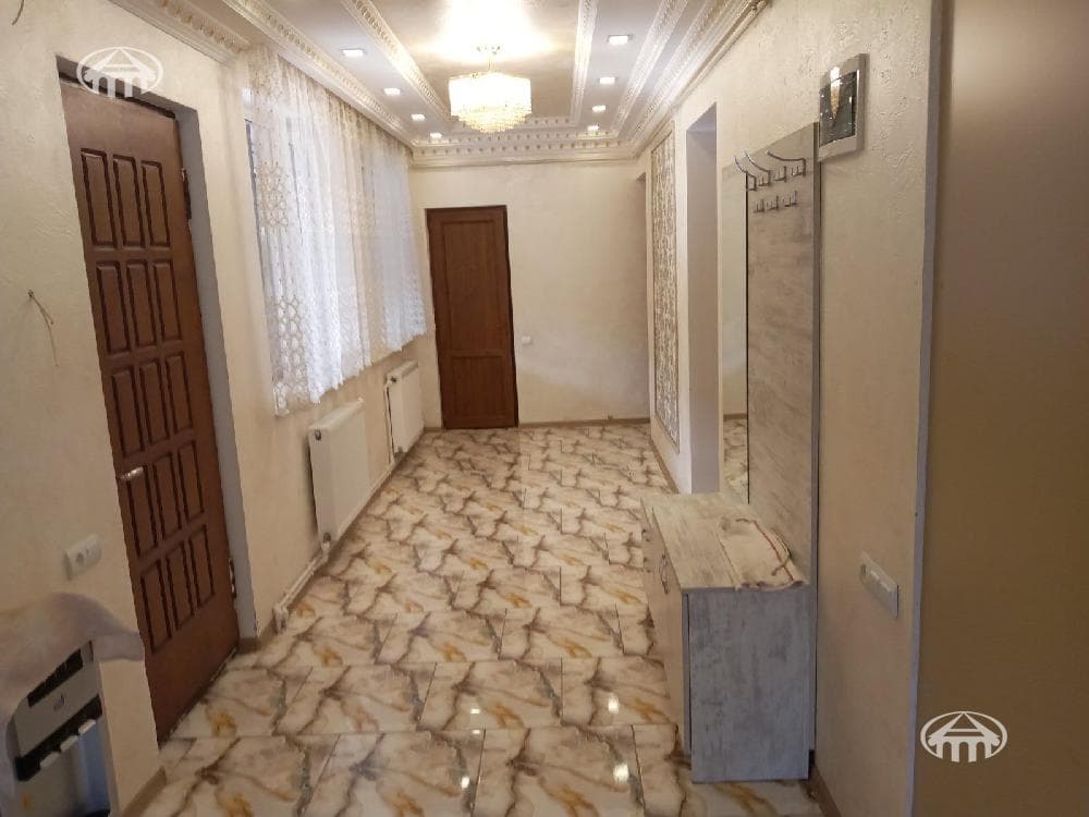 House · 9 rooms · 354 m² · Dilijan