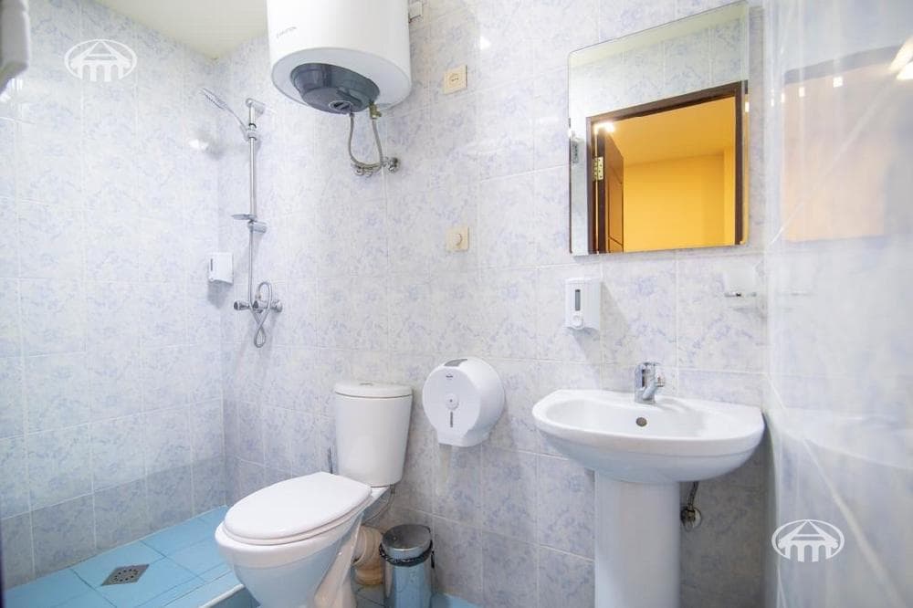 Hotel · 8 rooms · 585 m² · Arabkir
