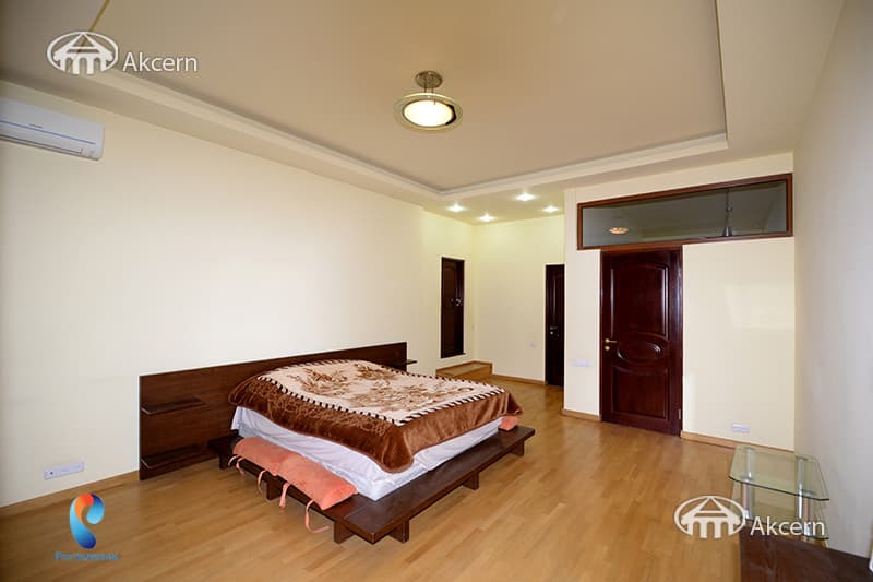Apartment · 4 rooms · 215 m² · Kentron