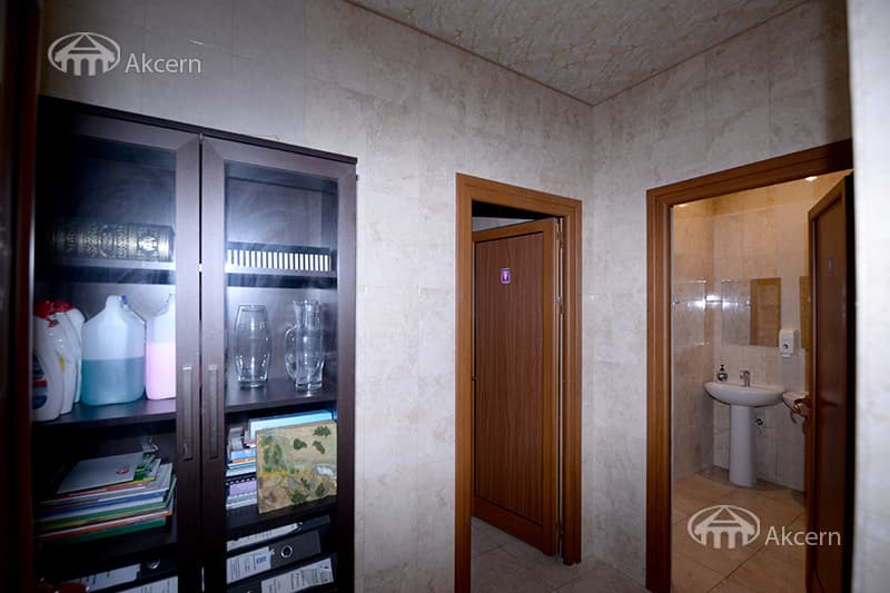 Office · 461 m² · Kentron