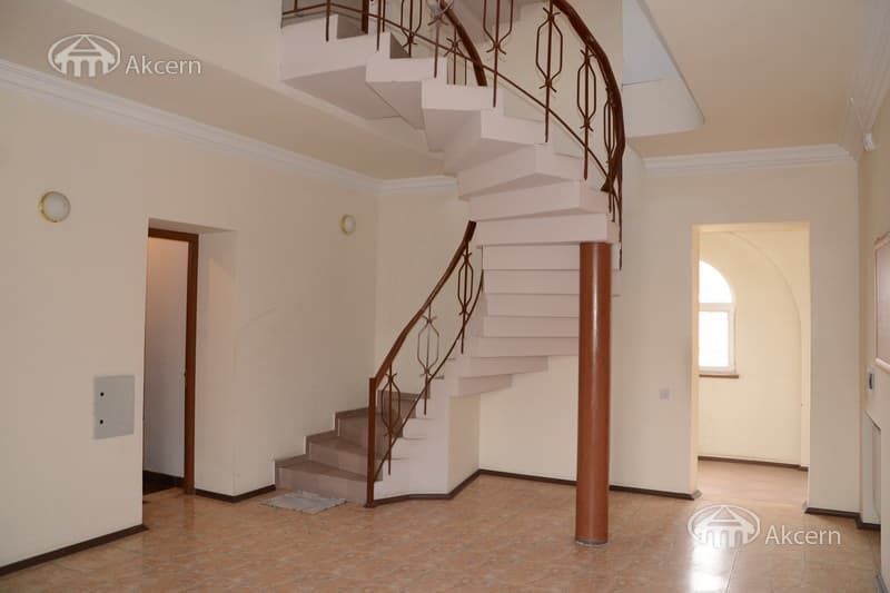 Office · 597 m² · Kentron