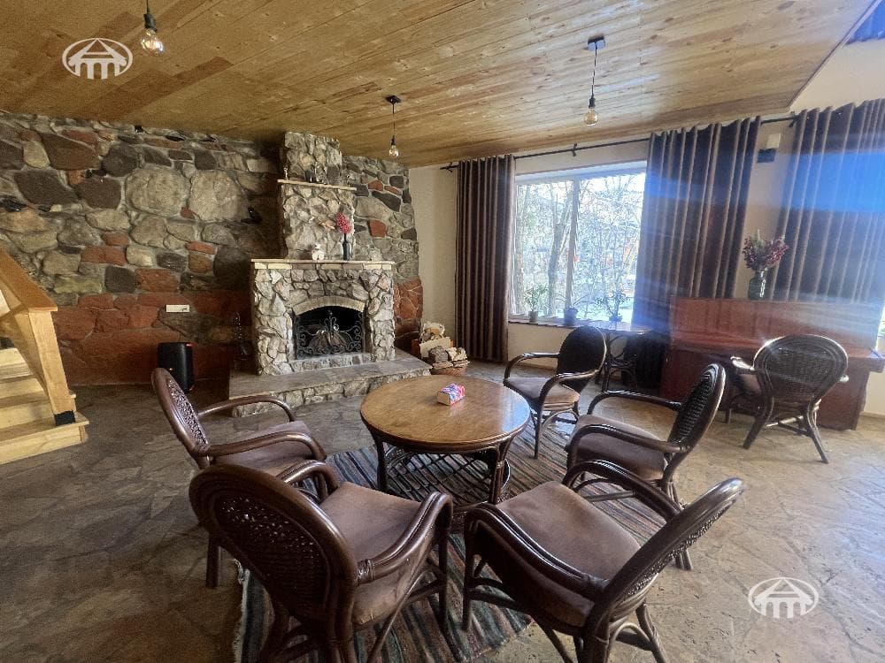 Hotel · 9 rooms · 1,200 m² · Djrvej