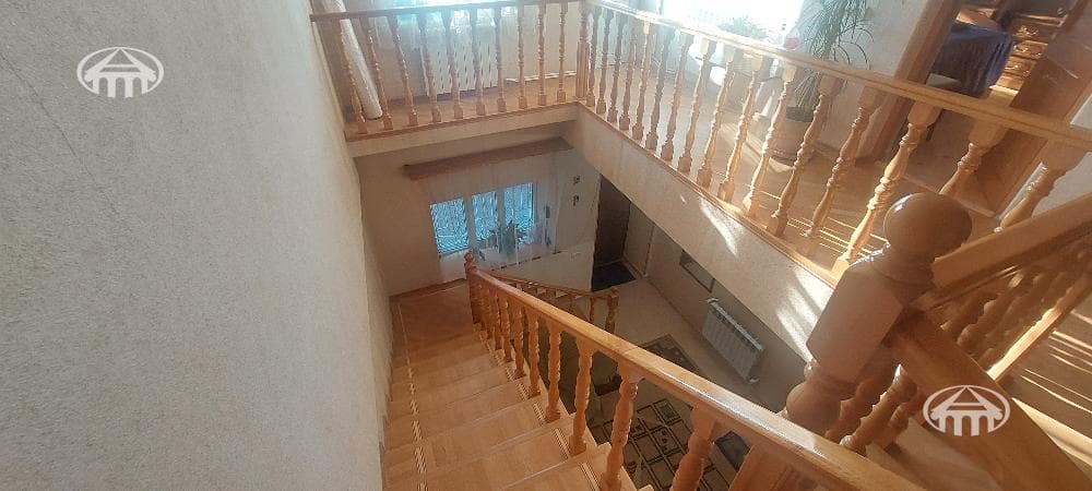 House · 4 rooms · 238 m² · Erebuni