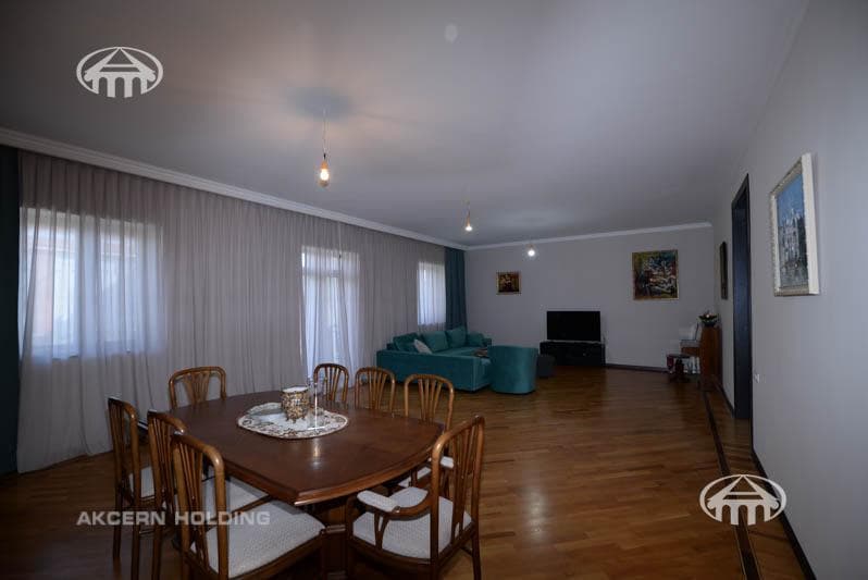 Особняк · 5 комн. · 380 м² · Аван