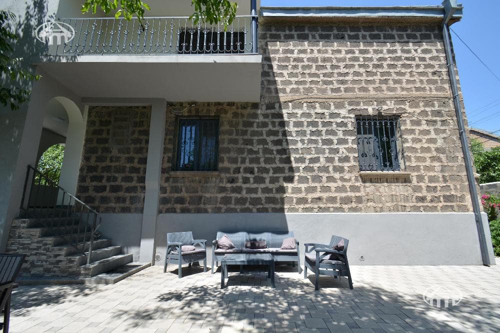 Особняк · 4 комн. · 272 м² · Птгни