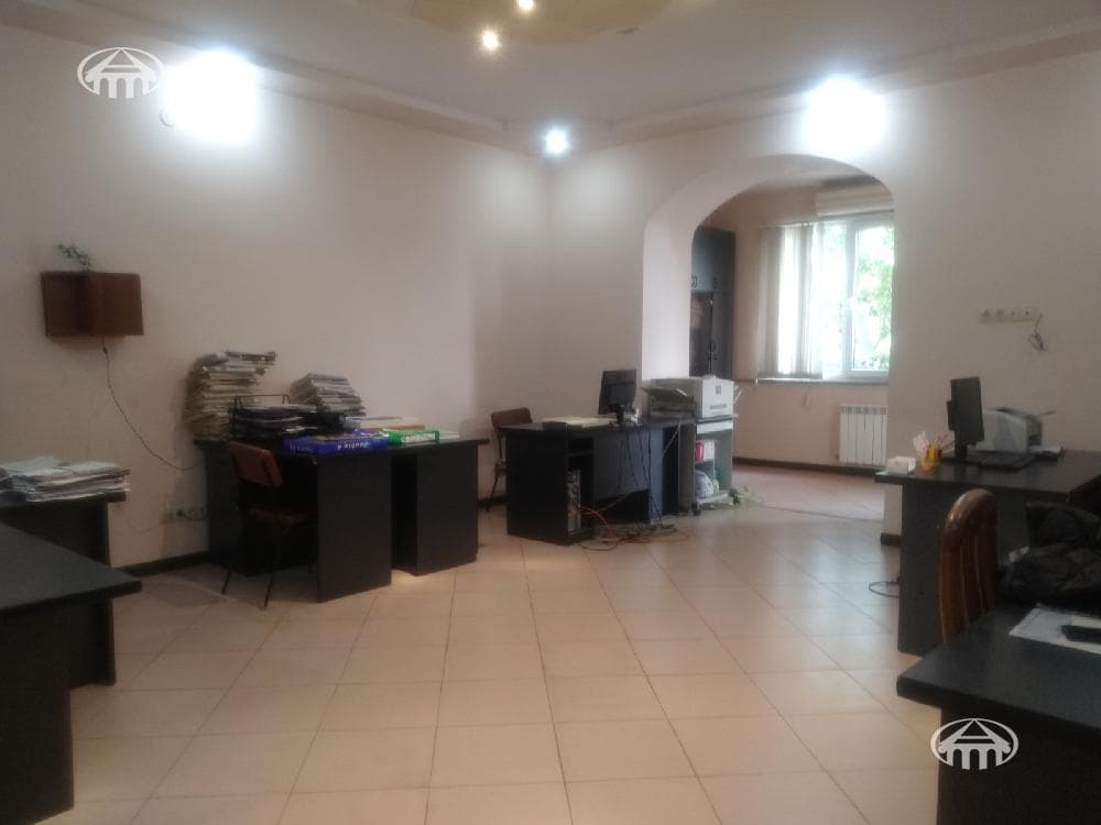 Office · 102 m² · Kentron