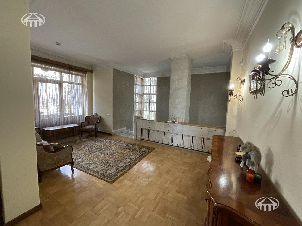 Mansion · 7 rooms · 700 m² · Arabkir