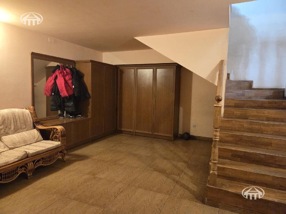 House · 6 rooms · 865 m² · Arabkir