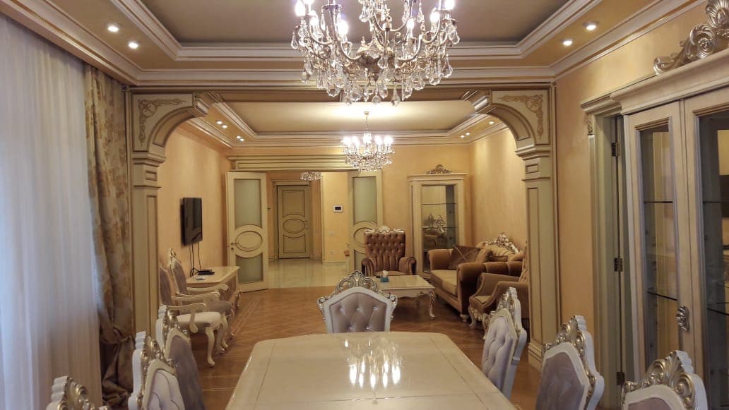 Բնակարան · 220 մ² · Կենտրոն