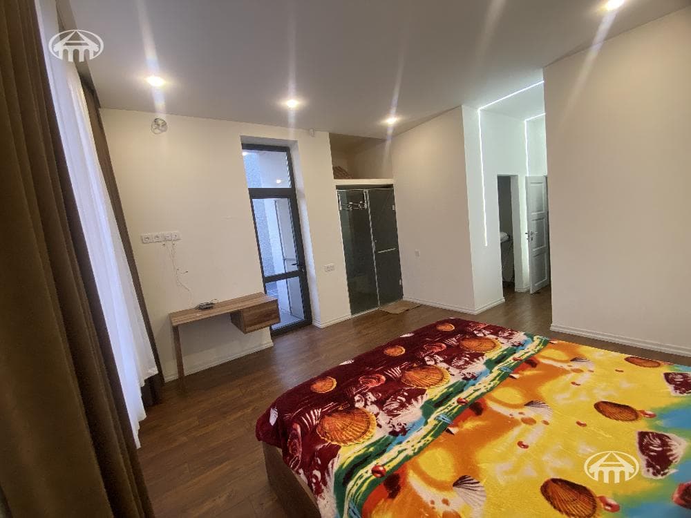 Дом · 5 комн. · 180 м² · Аван