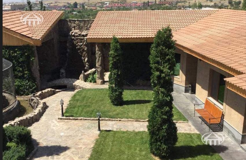 Ресторан · 1 358 м² · Джрвеж