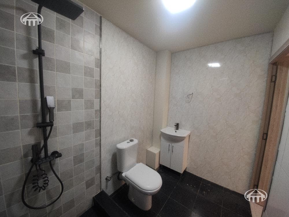 Retail · 65 m² · Kentron