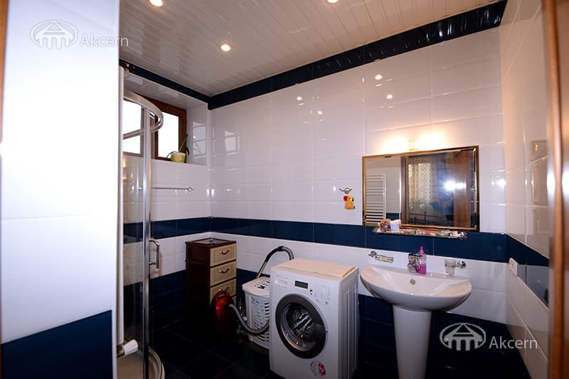 Mansion · 5 rooms · 372 m² · v. Arinj