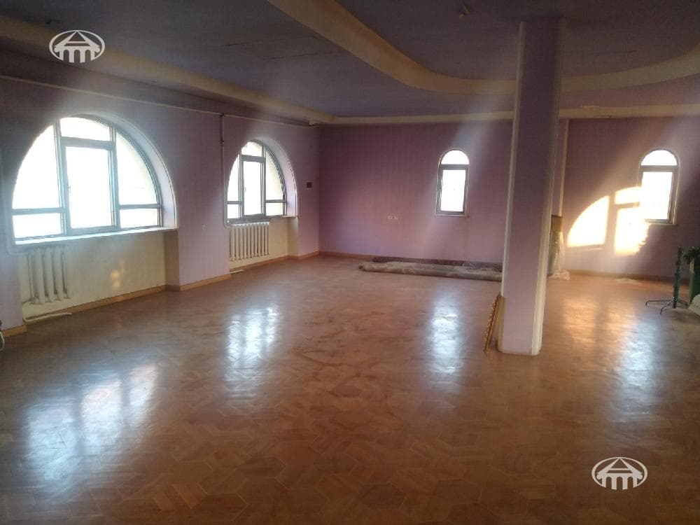 Особняк · 4 комн. · 363 м² · Кентрон