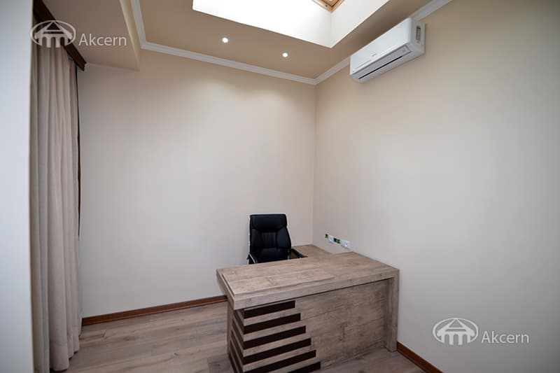 Apartment · 4 rooms · 280 m² · Kentron