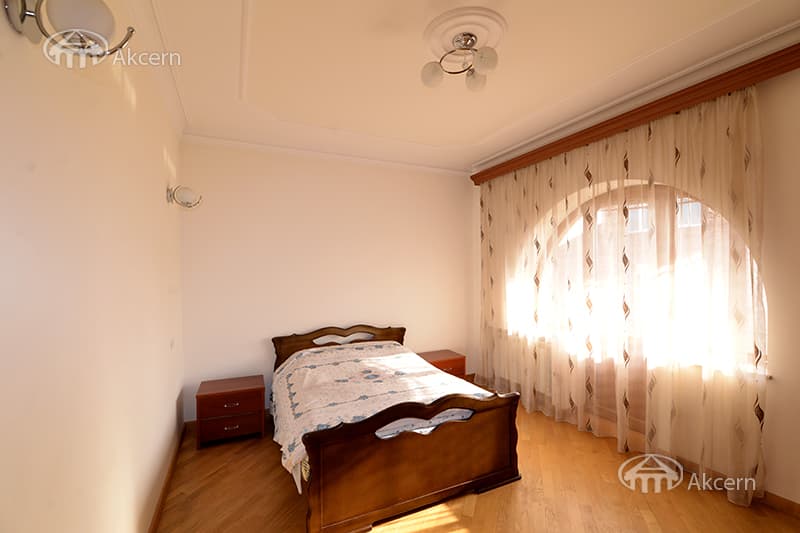 Особняк · 4 комн. · 240 м² · Аджапняк