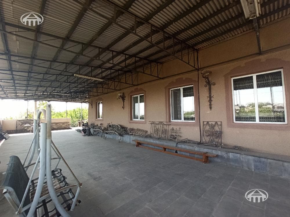 House · 8 rooms · 459 m² · Nor Nork