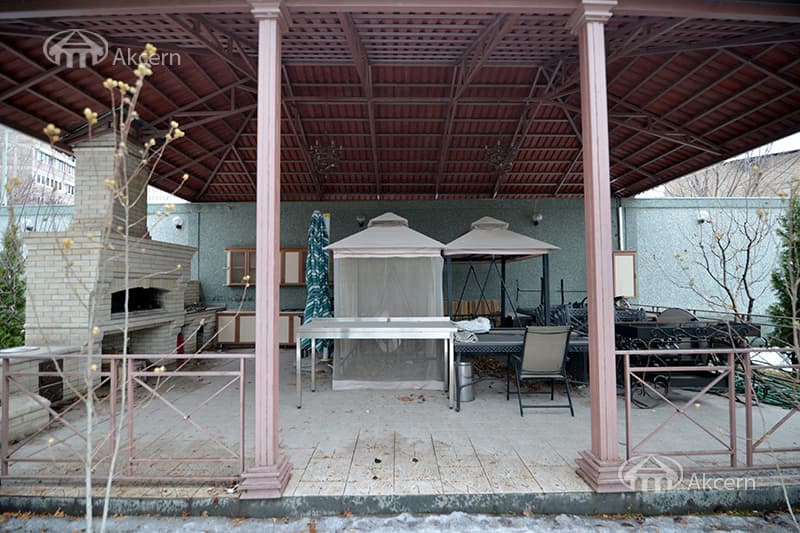 Mansion · 5 rooms · 440 m² · Avan