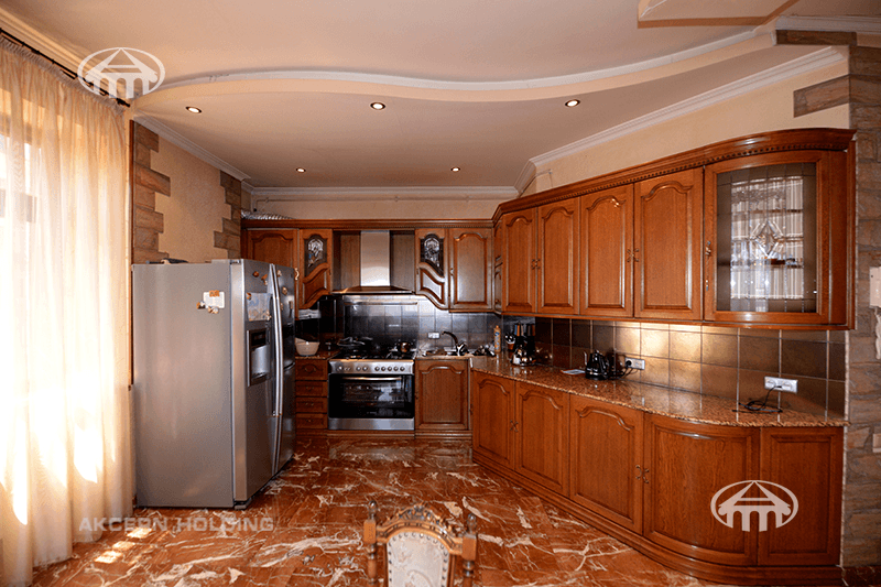 Apartment · 5 rooms · 210 m² · Kentron