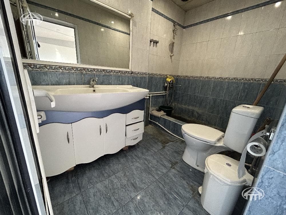 Գրասենյակ · 240 մ² · Կենտրոն