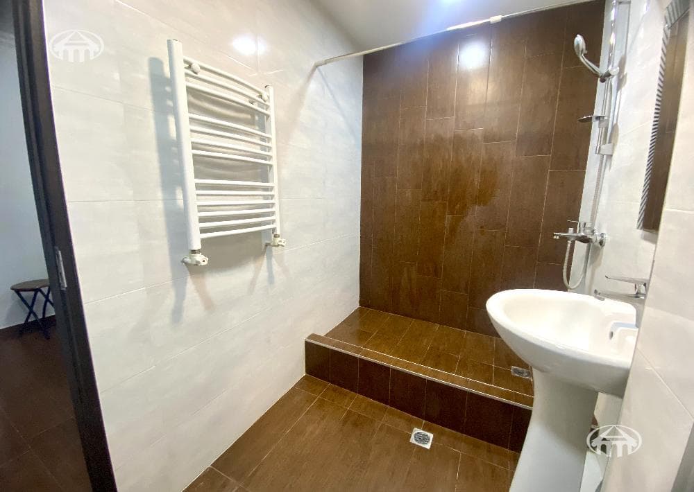 Apartment · 2 rooms · 72 m² · Kentron