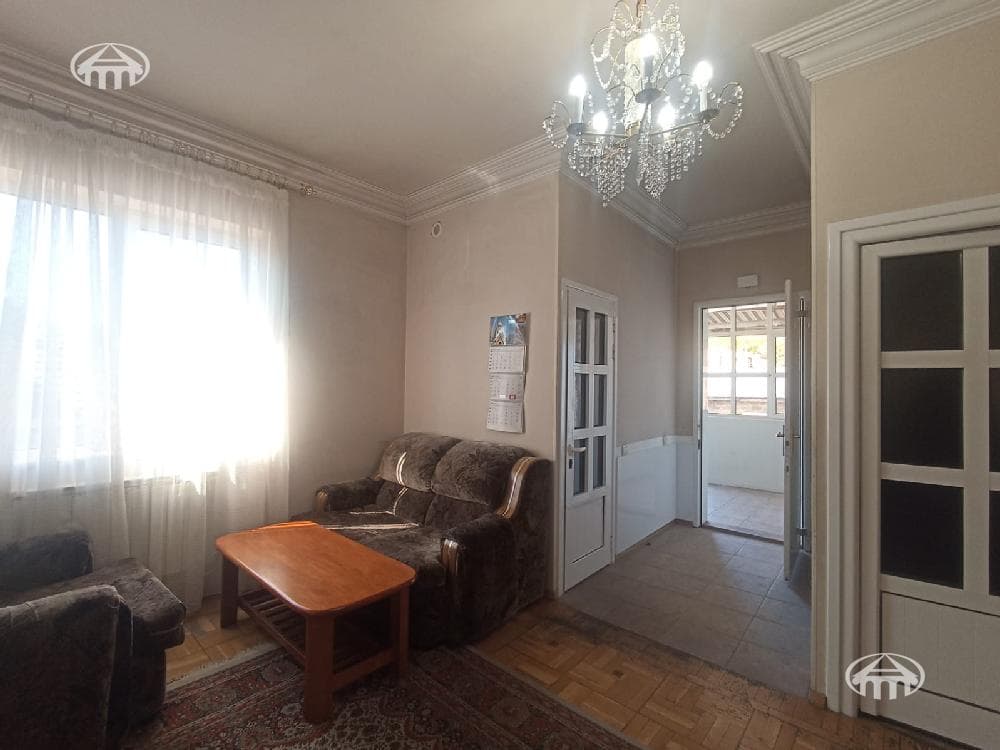 Дом · 4 комн. · 195 м² · Арабкир