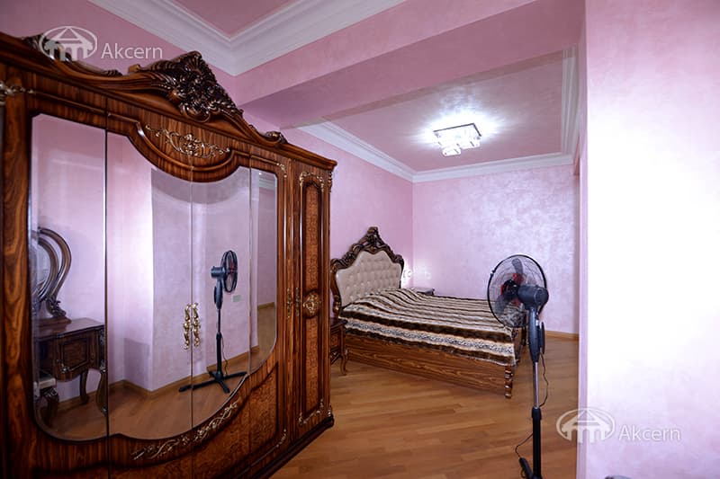 Apartment · 4 rooms · 240 m² · Kentron