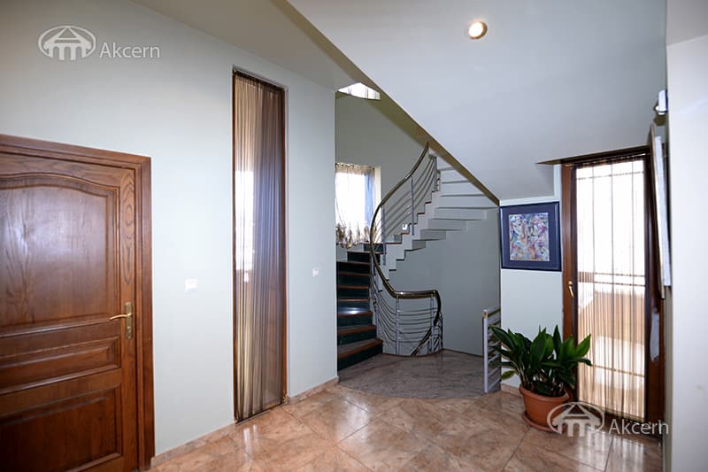 Mansion · 7 rooms · 650 m² · Kentron