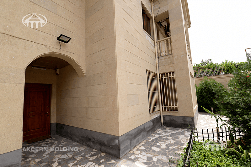 Mansion · 7 rooms · 243 m² · Kentron