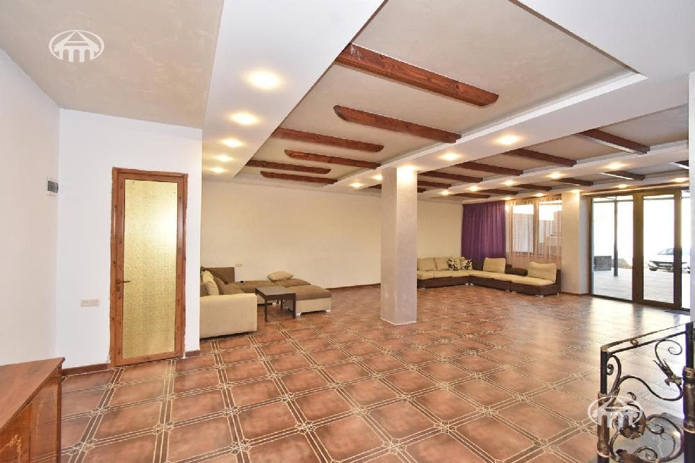 Дом · 5 комн. · 489 м² · Арабкир