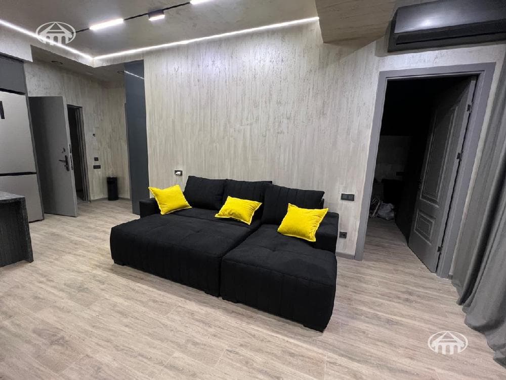 Apartment · 2 rooms · 61 m² · Kentron