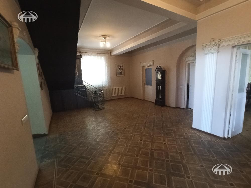House · 8 rooms · 459 m² · Nor Nork