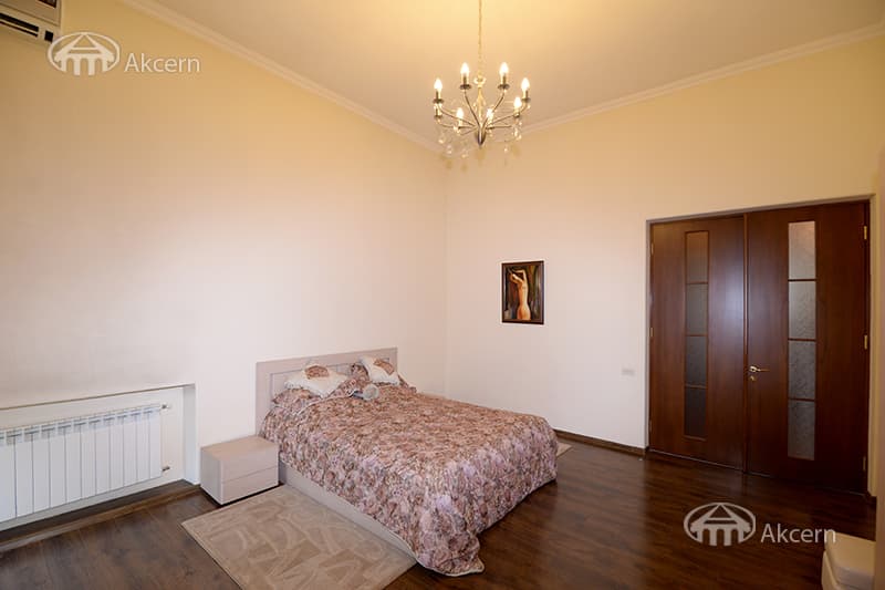 Apartment · 4 rooms · 125 m² · Kentron