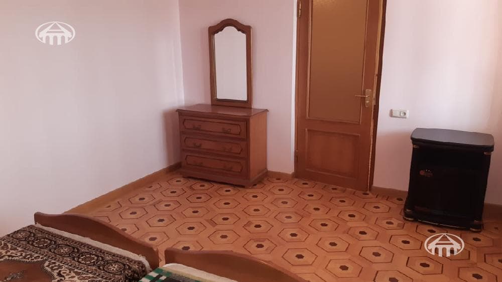 Дом · 5 комн. · 301 м² · Кентрон