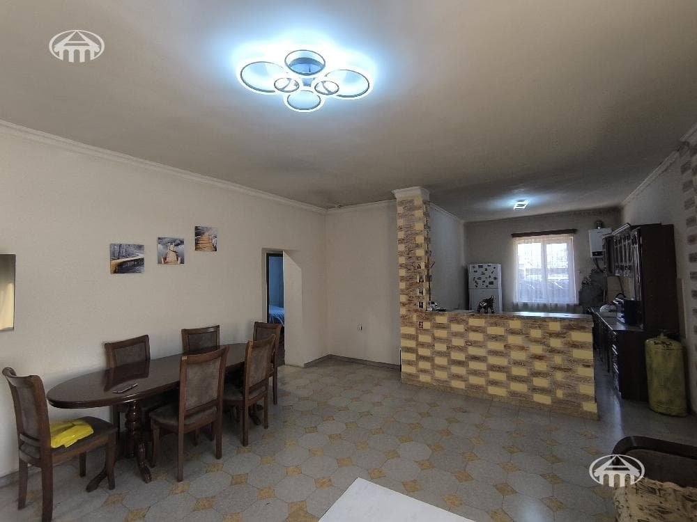 Mansion · 4 rooms · 104 m² · Arinj