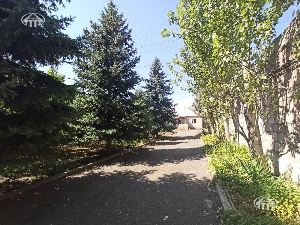 House · 8 rooms · 459 m² · Nor Nork