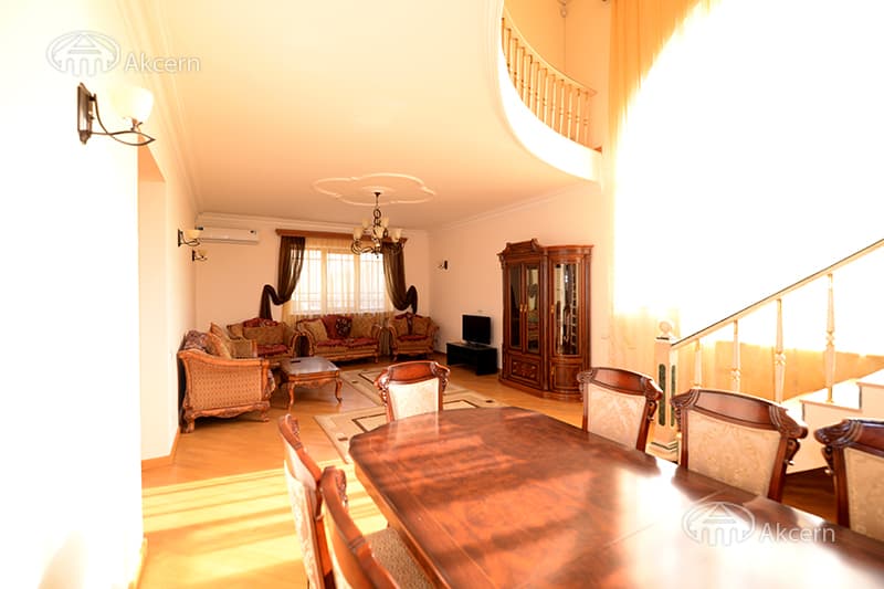 Особняк · 4 комн. · 240 м² · Аджапняк