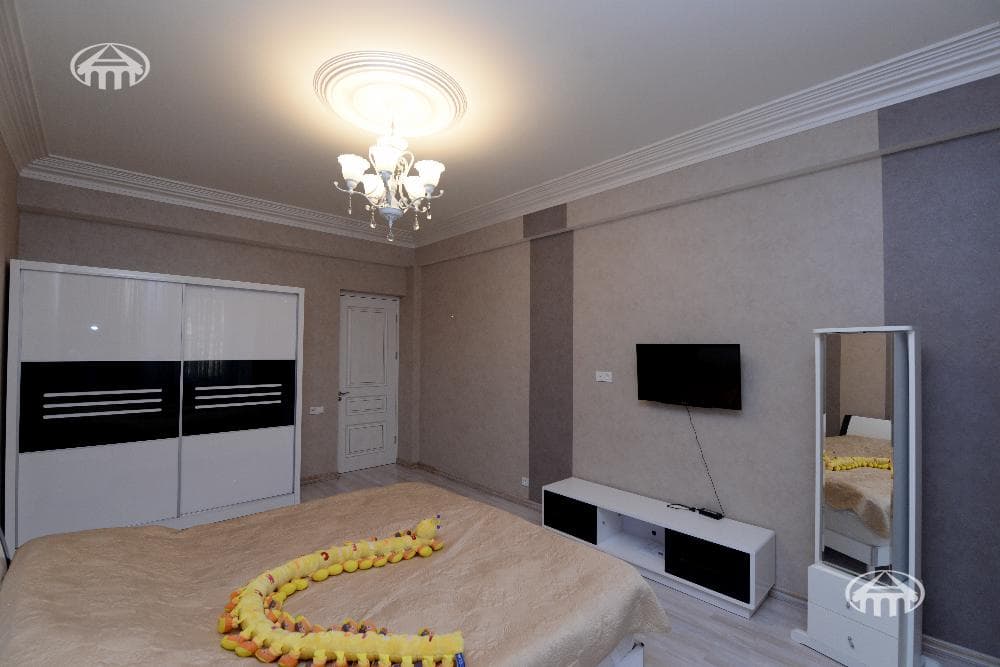 Mansion · 5 rooms · 600 m² · Arabkir