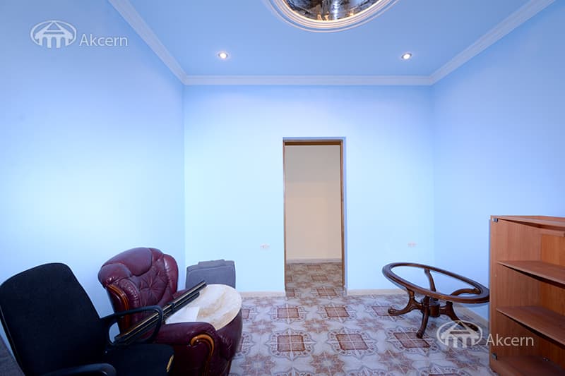 Apartment · 4 rooms · 150 m² · Kentron