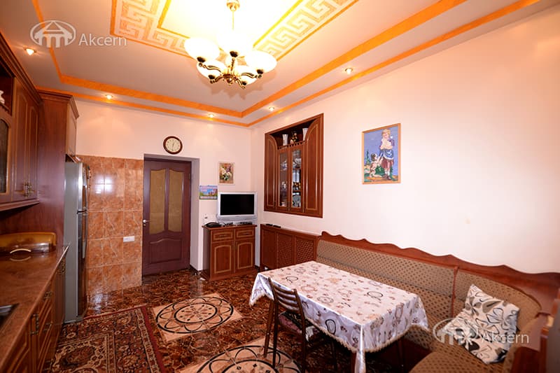 Квартира · 5 комн. · 251 м² · Арабкир