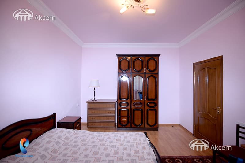 House · 3 rooms · 90 m² · Kentron