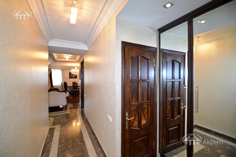 Квартира · 4 комн. · 173 м² · Кентрон